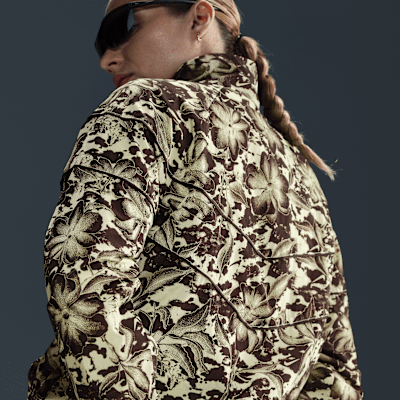 Nike Sportswear WindrunnerLockere Webjacke mit Print durchgehendem Reißverschluss und UV-Schutz (Damen) 50% Rabatt mit kostenlosem Versand