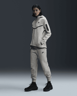 Nike Sportswear Tech FleeceJogginghose mit mittelhohem Bund für Damen Outlet